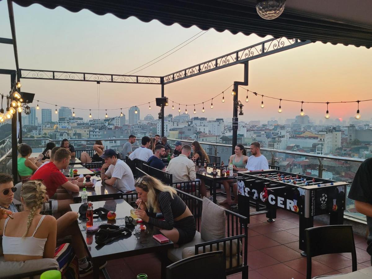 Backpackers & Rooftop Bar Hotel