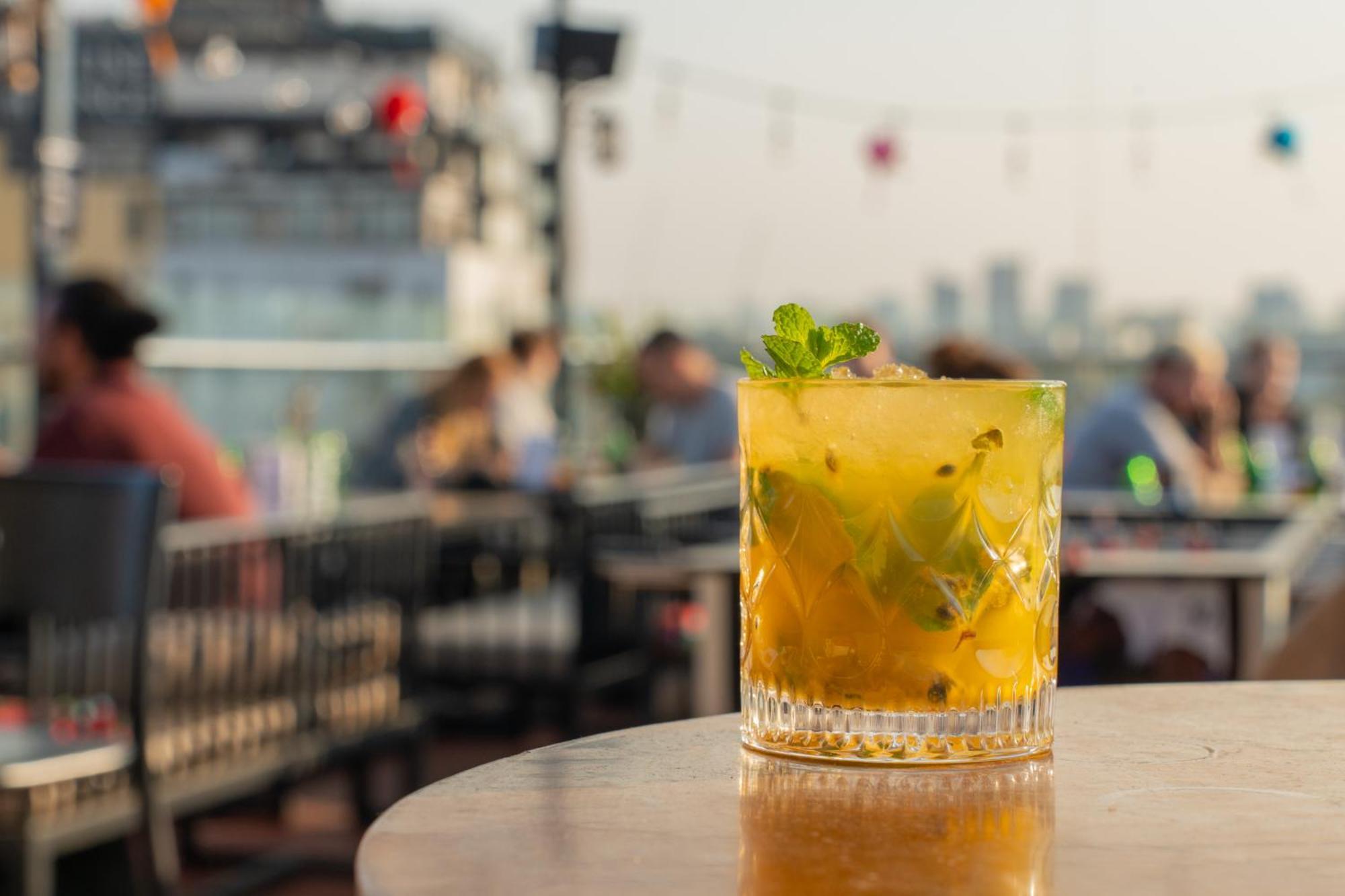 Hotel Backpackers & Rooftop Bar Hanoi