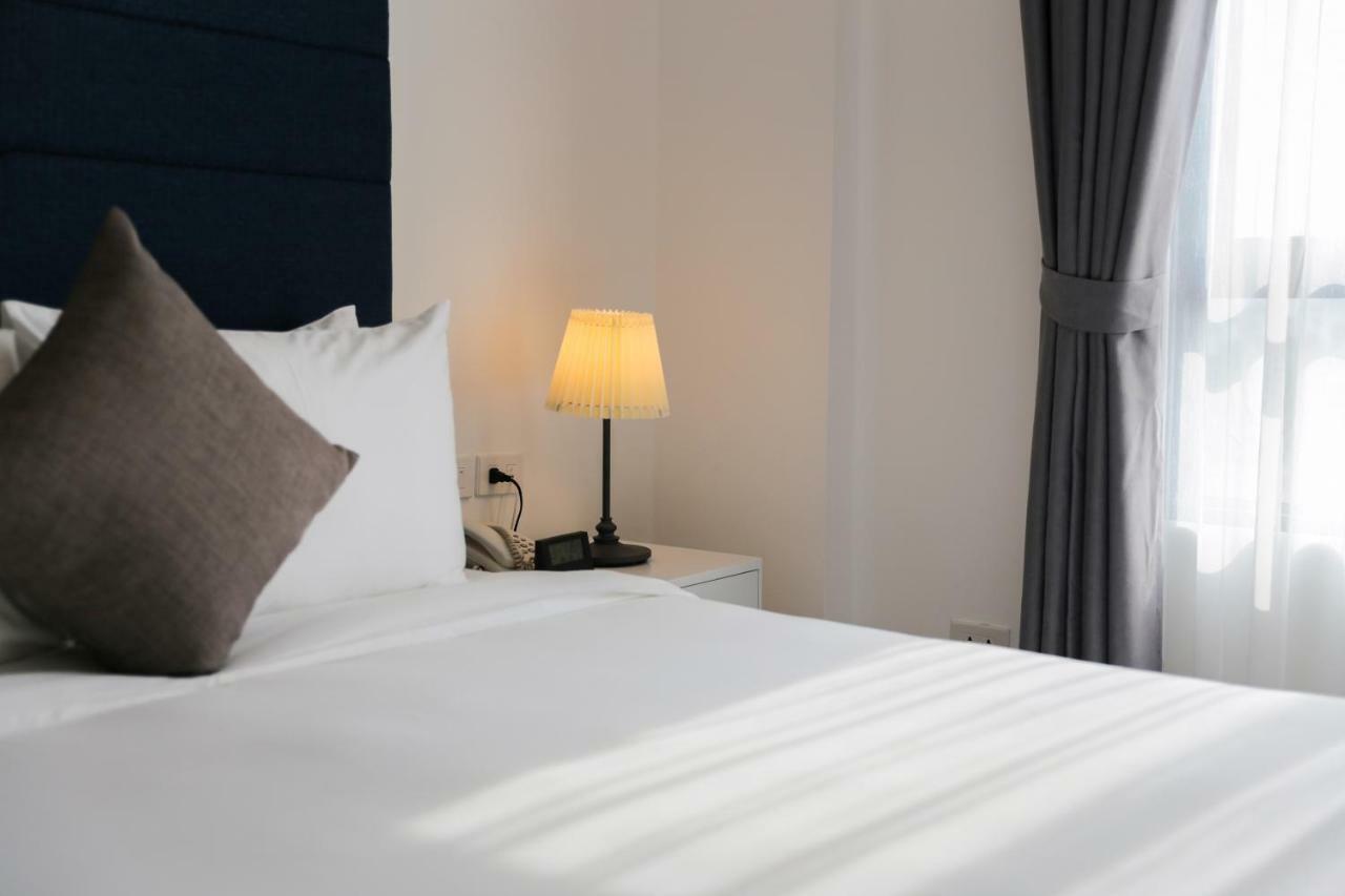 Backpackers & Rooftop Bar 3*