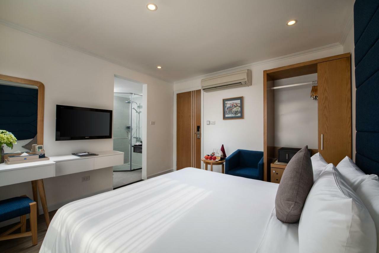 Backpackers & Rooftop Bar 3*